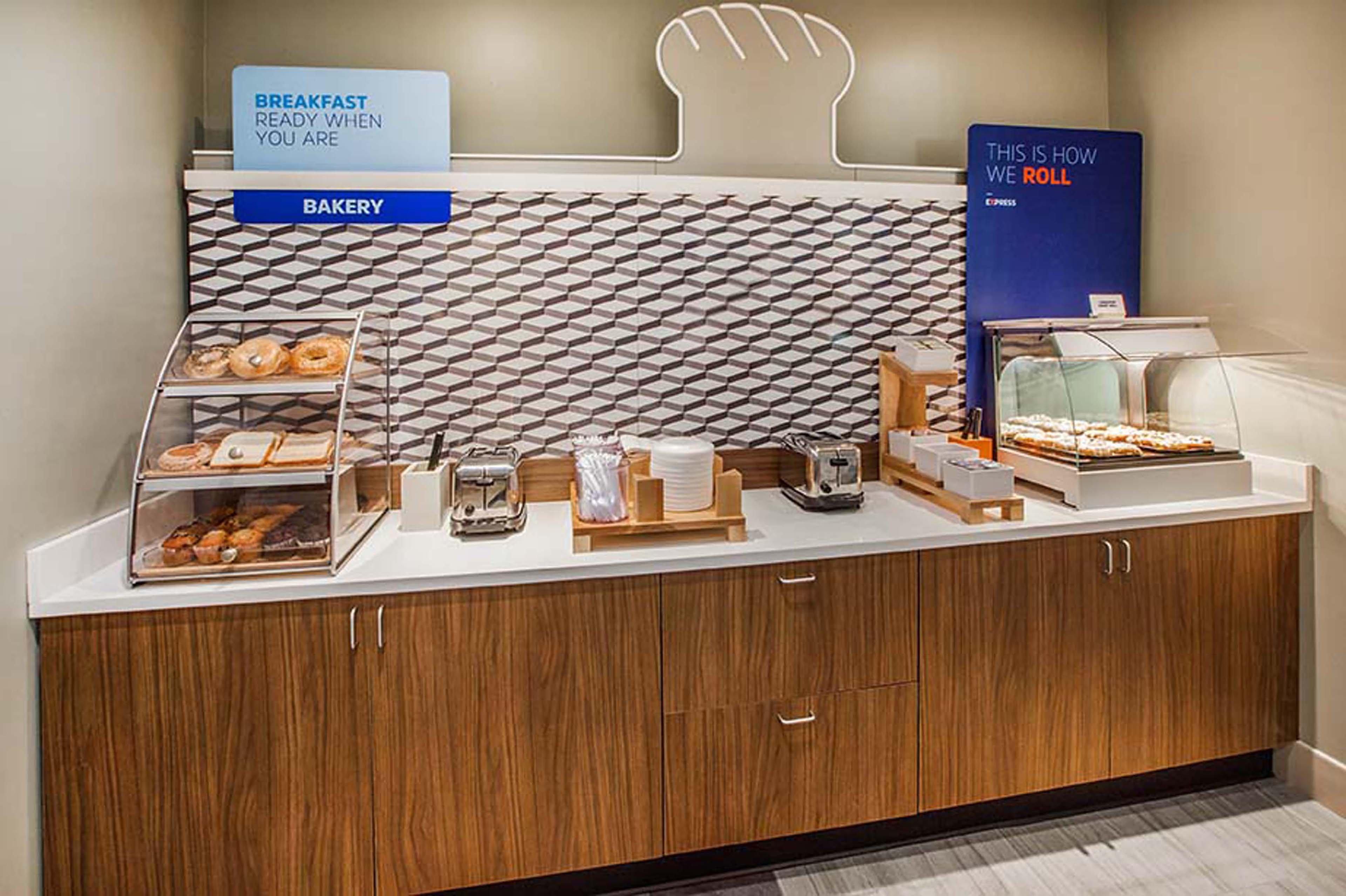 Holiday Inn Express & Suites Eureka By Ihg Extérieur photo